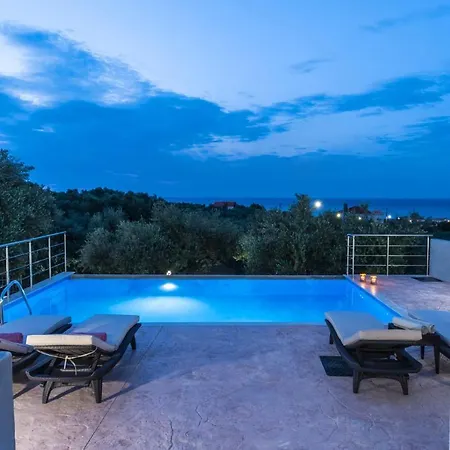 Paliovigla See View Swimming Pool